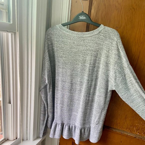 Banana Republic Lightweight Long Sleeve Sweater in Grey [L] - Picture 5 of 6